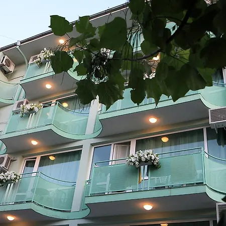 Dreams Family Hotell 2*